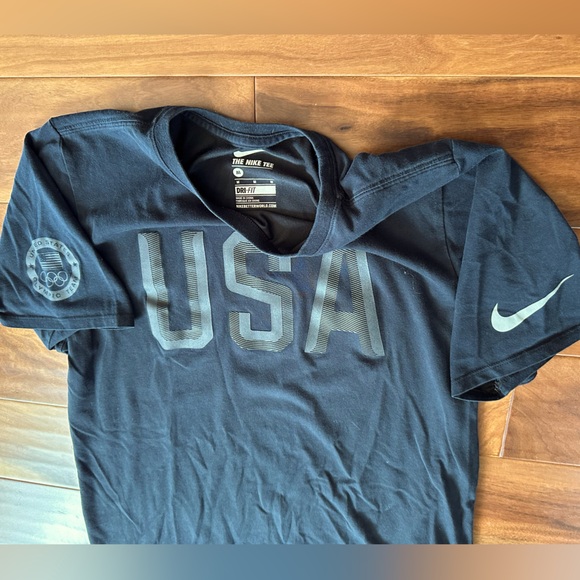 The Nike Tee Dri-Fit Black Team USA Tee size Medium - Picture 2 of 3